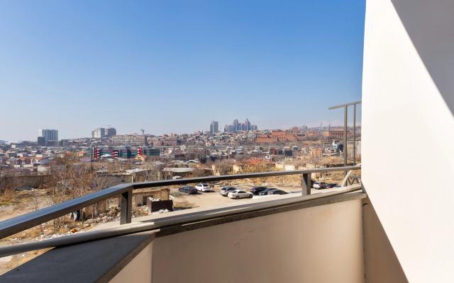 KeyGo #0026, 1 Bedroom, Next To English Park Apartments