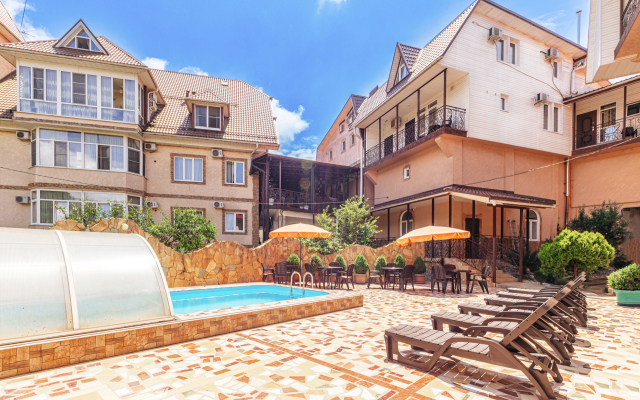 U Oksany Guest House