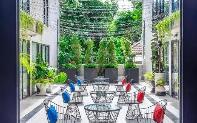 Отель Blue Hippo Hotel