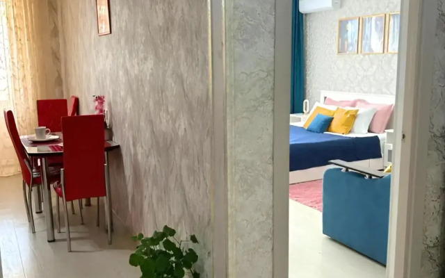 Uyutnaya Kvartira S Vidom Na Gory I Ozero Flat