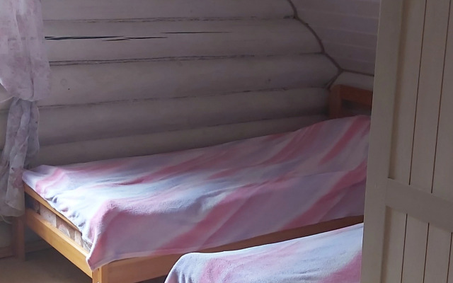 V 5 Minutakh Ot Reki Volgi Private house