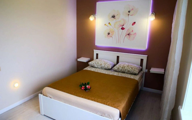 Trekhkomnatnaya S Krasivym Vidom Iz Okna Flat