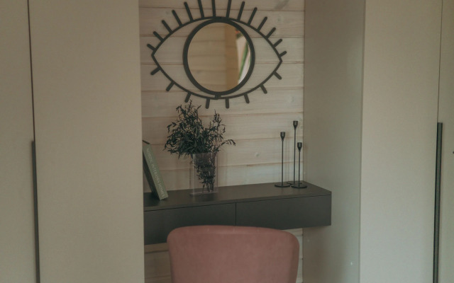 Частный дом с баней бочкой у воды и леса