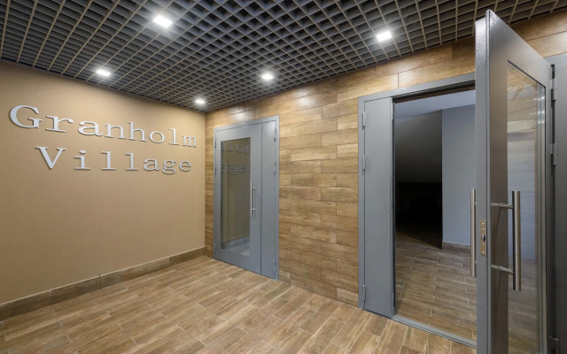 Квартира с камином в сосновом лесу