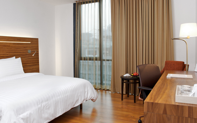 Sacha's Uno Hotel