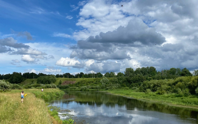 Частный дом Дом у реки в английском стиле