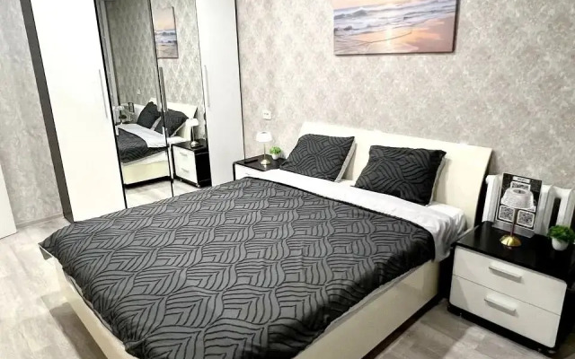 U morya Golubye Dali Flat