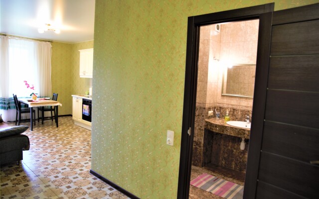 V Spb Na Kremenchugskaja 9k1 Apartments