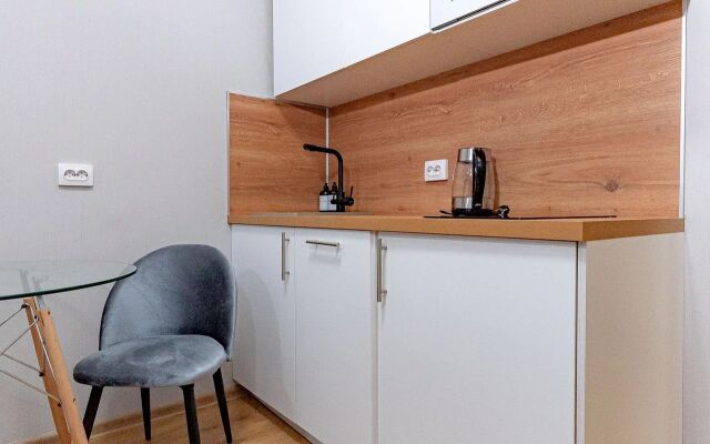 U Metro Parnas 1971 Apartment