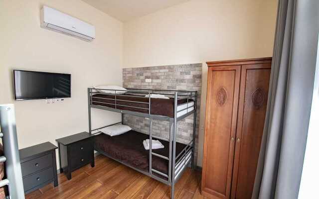 1915 Hostel