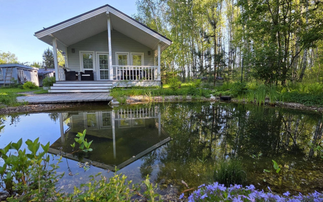 V Kottedzhnom Poselke Izumrudnye Kholmy Private house
