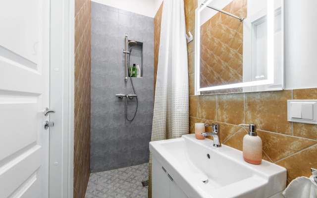 Апартаменты Яркий Лофт с видом на крыши