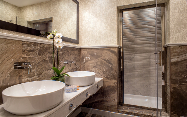 Отель Royal Court