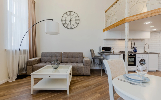 Апартаменты SpbStay Владимирский 13 двухуровневая студия с балконом