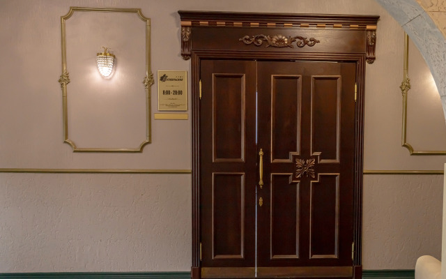 Oktyabr'skaya Hotel