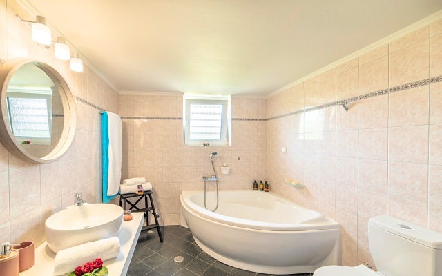 Chania City Heated Pool Villa