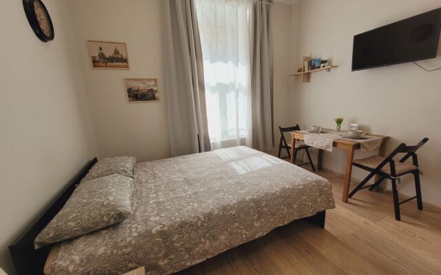 Квартира - студия в иcтoричeскoм цeнтре Санкт-Пeтеpбургa (1)