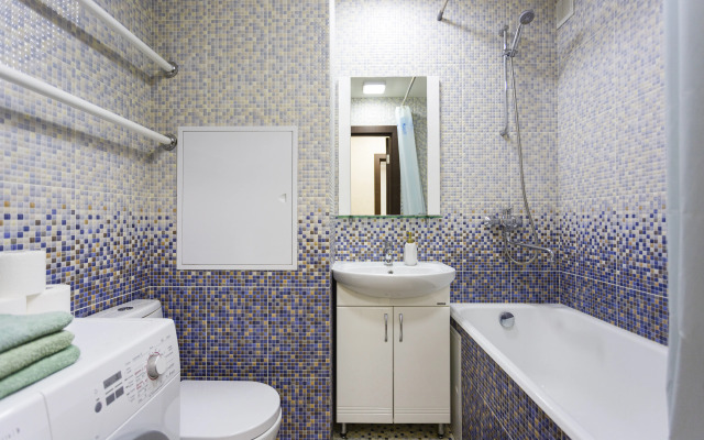 Uyutnaya okolo metro s kuhnej i balkonom Flat