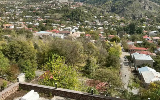 Popock Goris Guest House