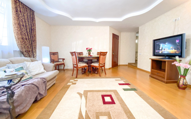 Admiralskaya V Tsentre Sevastopolya Flat
