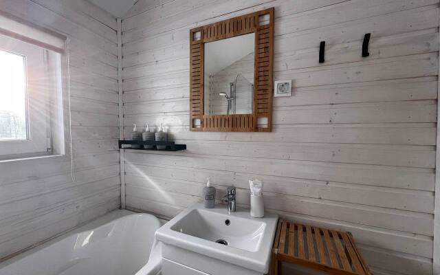 Point 400 Kedrovyj Guest House