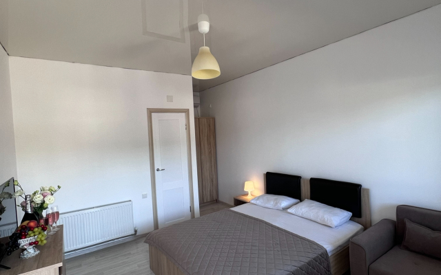 Tali on Dermanovskogo 42 Guest House
