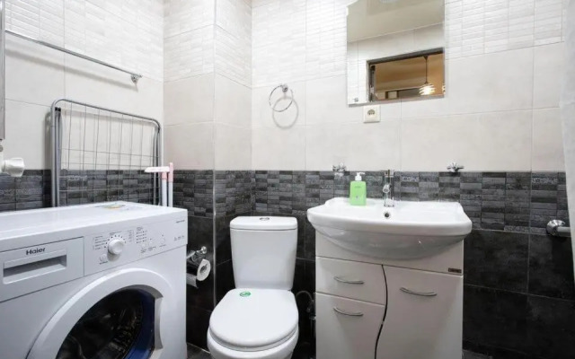 89 Tryohkomnatnaya v Serdtse Erevana Flat