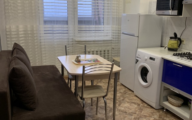 Квартира с Балконом на Строителей 28