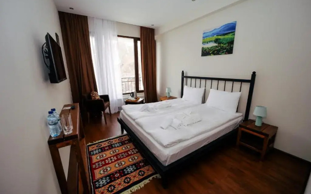 Mountain House Kazbegi Hotel