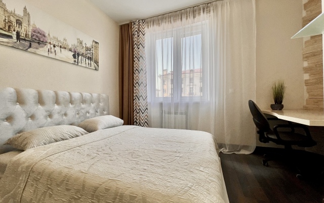 4-room Vip on 30 Independence Avenue Center Apartments