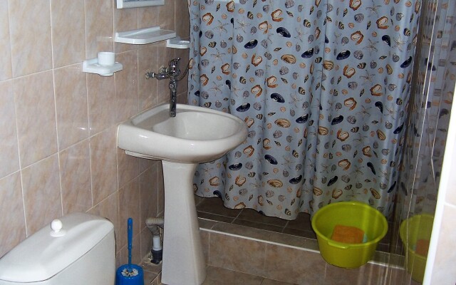 U Nikiticha Guesthouse