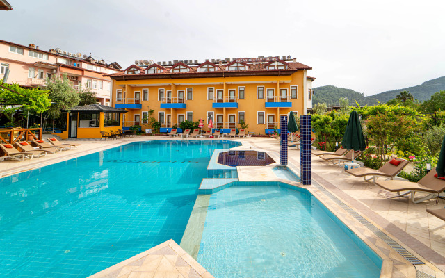 Suzanne Hotel & Restaurant