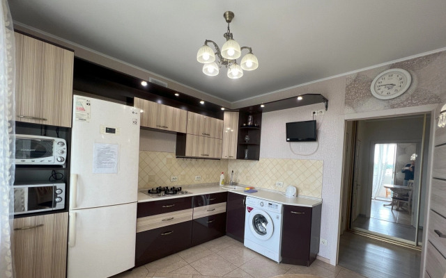 V Novom Elitnom Dome V Tsentre Goroda Flat