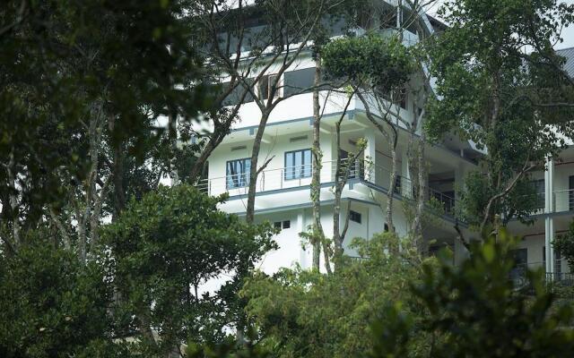Hostess Thekkady Hotel