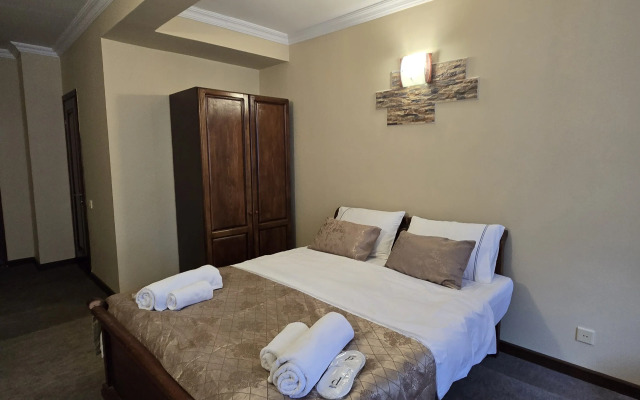 Ritsa Hotel