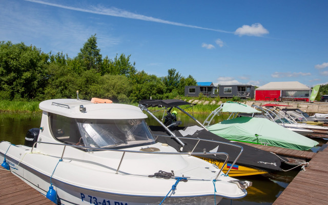 Бунгало Модульный домик с видом на реку