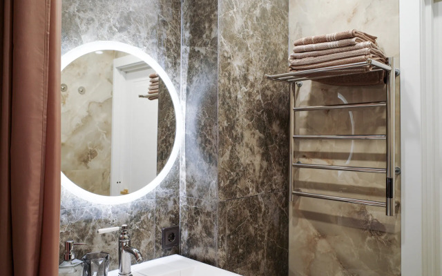 U Naberezhnoy Ozera Kaban Flat