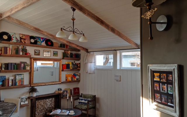 Частный дом Книжный с собственной территорией