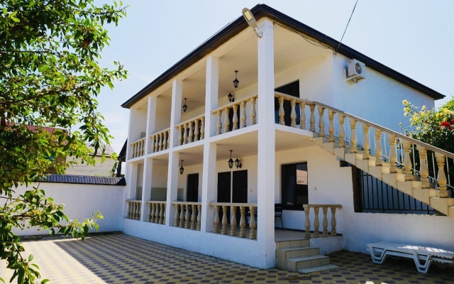 Baza Mango Guest House