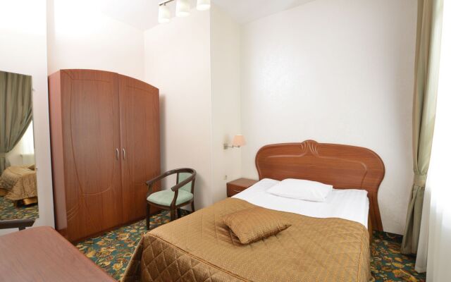 Cronwell Inn Stremyannaya Hotel