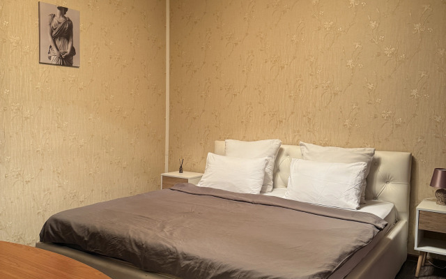 Апартаменты У Финляндского Вокзала и Крейсера Авроры"