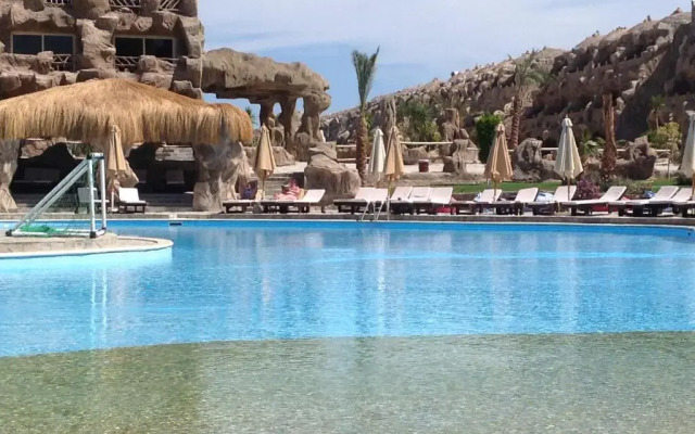 Caves Beach Resort - Adults Only