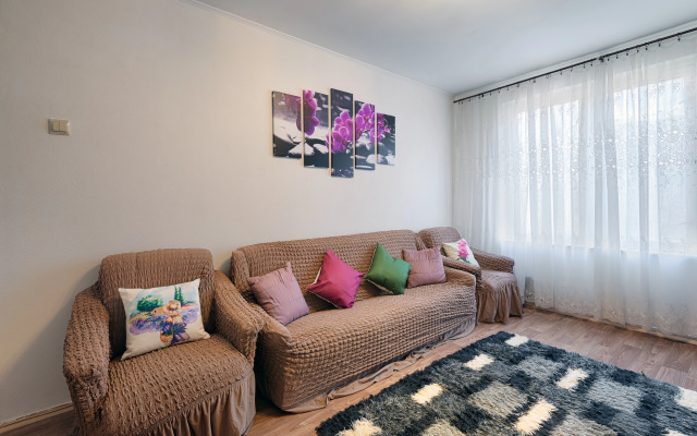 Dvukhkomnatnye Metro Nagornaya Apartment