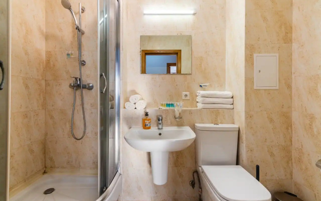 Апартаменты просторные трехкомнатные у ТРЦ MEGA в стиле минимализм