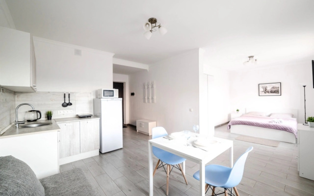 Apatrkhaus 3 na Initsiativnoy Apartment