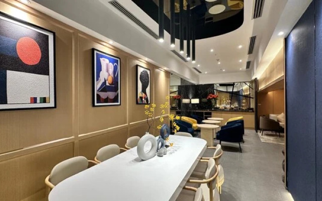 Ramada by Wyndham Bangkok Sukhumvit 11