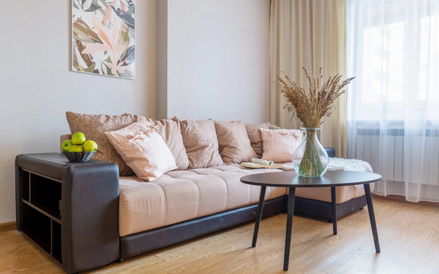 Semejnaya Dvuhkomnatnaya u Zooparka s Gamakom na Lodzhii Flat