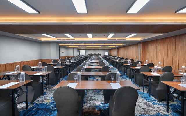 Отель Aston Inn Jemursari