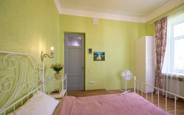 Apartments ARSENIKA near the metro and park, 10 minutes drive from the Kremlin