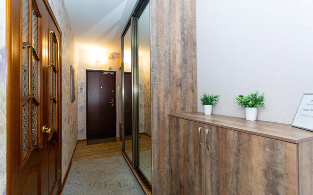 Komfortnaya Chetyrekhkomnatnaya Kvartira V Tsentre Novosibirska Flat